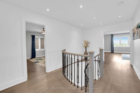 Photo 16 at 130 Santa Amato Crescent, Patterson, Vaughan