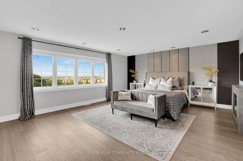 Photo 17 at 130 Santa Amato Crescent, Patterson, Vaughan
