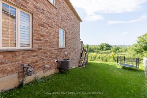 Photo 45 at 130 Santa Amato Crescent, Patterson, Vaughan