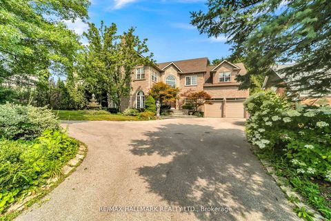 Photo 1 at 384 Kennedy Street W, Aurora Highlands, Aurora