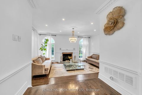 Photo 3 at 384 Kennedy Street W, Aurora Highlands, Aurora Photo 3 at 384 Kennedy Street W, Aurora Highlands, Aurora