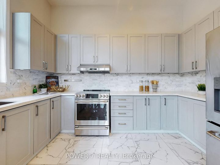 Photo 13 at 85 Queensway Drive, Rouge Woods, Richmond Hill