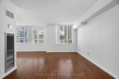 Photo 4 at 2322 - 633 Bay Street, Bay Street Corridor, Toronto