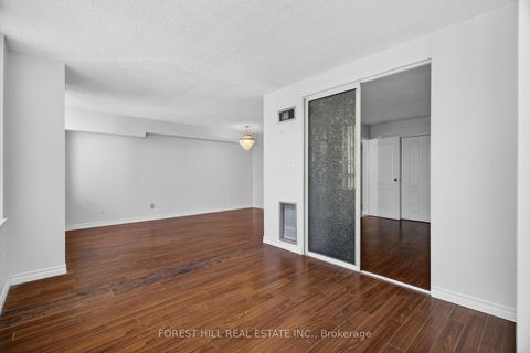Photo 10 at 2322 - 633 Bay Street, Bay Street Corridor, Toronto
