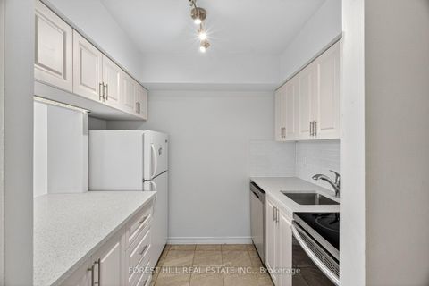 Photo 12 at 2322 - 633 Bay Street, Bay Street Corridor, Toronto