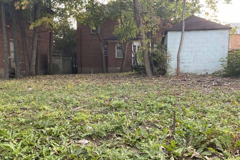 Photo 4 at 153 Glen Cedar Road, Cedarvale, Toronto