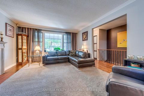 Photo 3 at 19 Deanewood Crescent, West Deane, Toronto