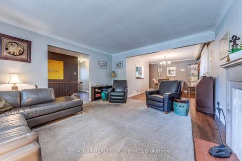 Photo 4 at 19 Deanewood Crescent, West Deane, Toronto