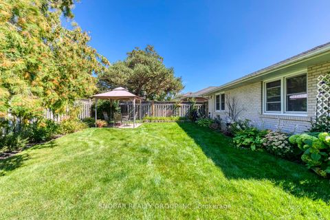 Photo 21 at 19 Deanewood Crescent, West Deane, Toronto
