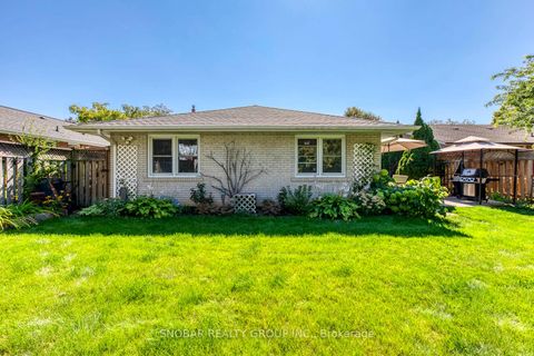 Photo 22 at 19 Deanewood Crescent, West Deane, Toronto