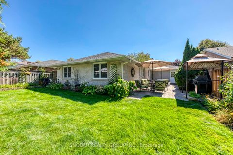 Photo 24 at 19 Deanewood Crescent, West Deane, Toronto