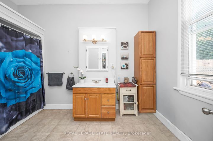 Photo 13 at 127 East Avenue N, Landsdale, Hamilton