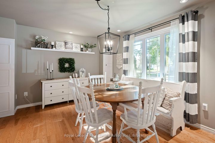 Photo 9 at 10 Normandy Boulevard, Georgetown, Halton Hills