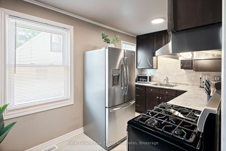 Photo 12 at 10 Normandy Boulevard, Georgetown, Halton Hills