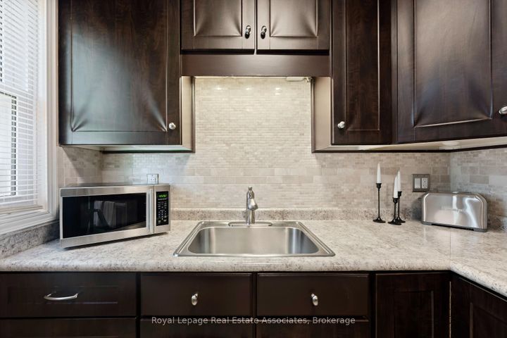 Photo 13 at 10 Normandy Boulevard, Georgetown, Halton Hills