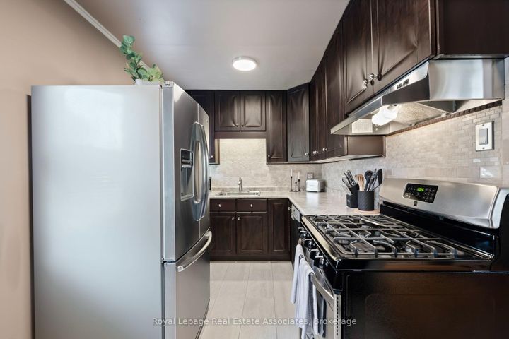 Photo 14 at 10 Normandy Boulevard, Georgetown, Halton Hills