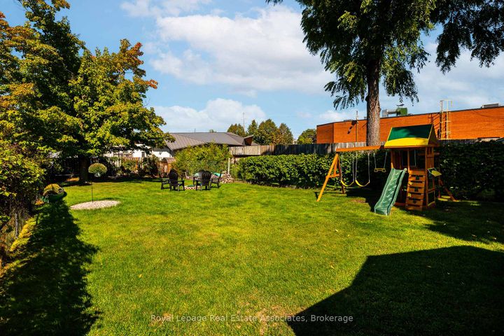 Photo 39 at 10 Normandy Boulevard, Georgetown, Halton Hills