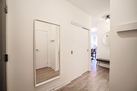 Photo 2 at 405 - 89 Dunfield Avenue, Mount Pleasant West, Toronto