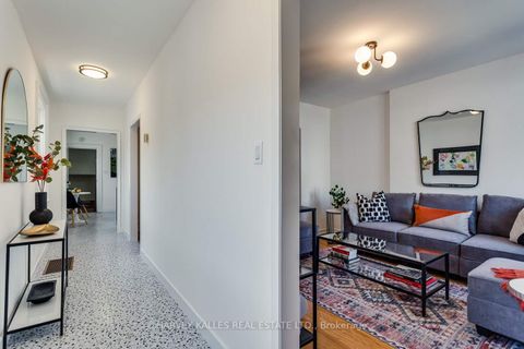 Photo 3 at 7 Mulberry Crescent, Oakwood Village, Toronto