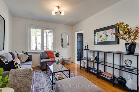 Photo 4 at 7 Mulberry Crescent, Oakwood Village, Toronto