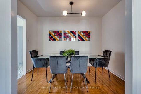 Photo 5 at 7 Mulberry Crescent, Oakwood Village, Toronto