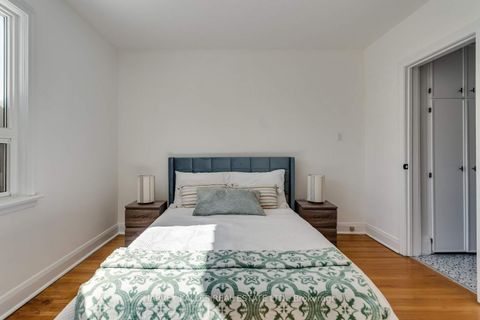 Photo 10 at 7 Mulberry Crescent, Oakwood Village, Toronto