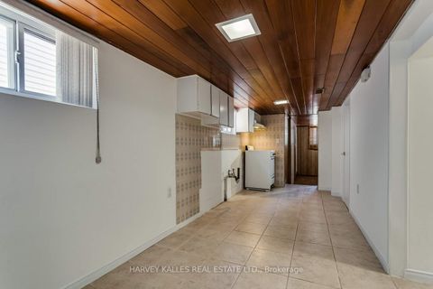Photo 13 at 7 Mulberry Crescent, Oakwood Village, Toronto