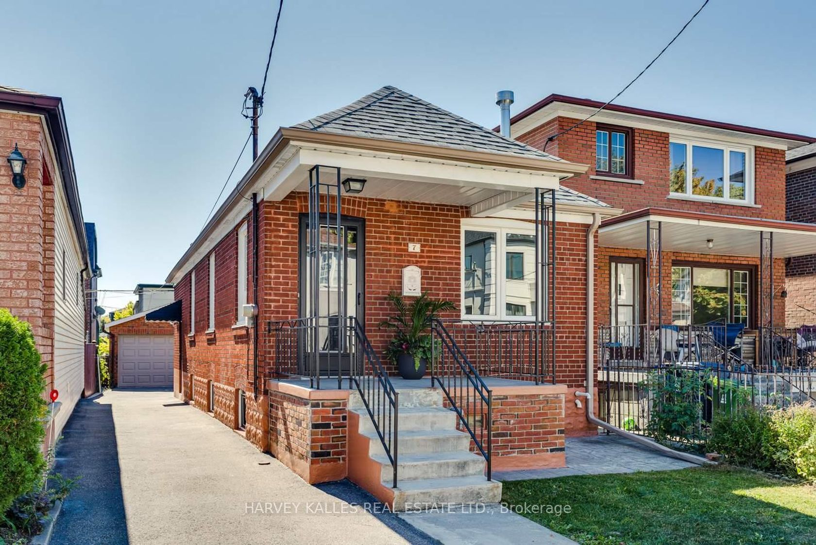 7 Mulberry Crescent, Oakwood Village, Toronto 