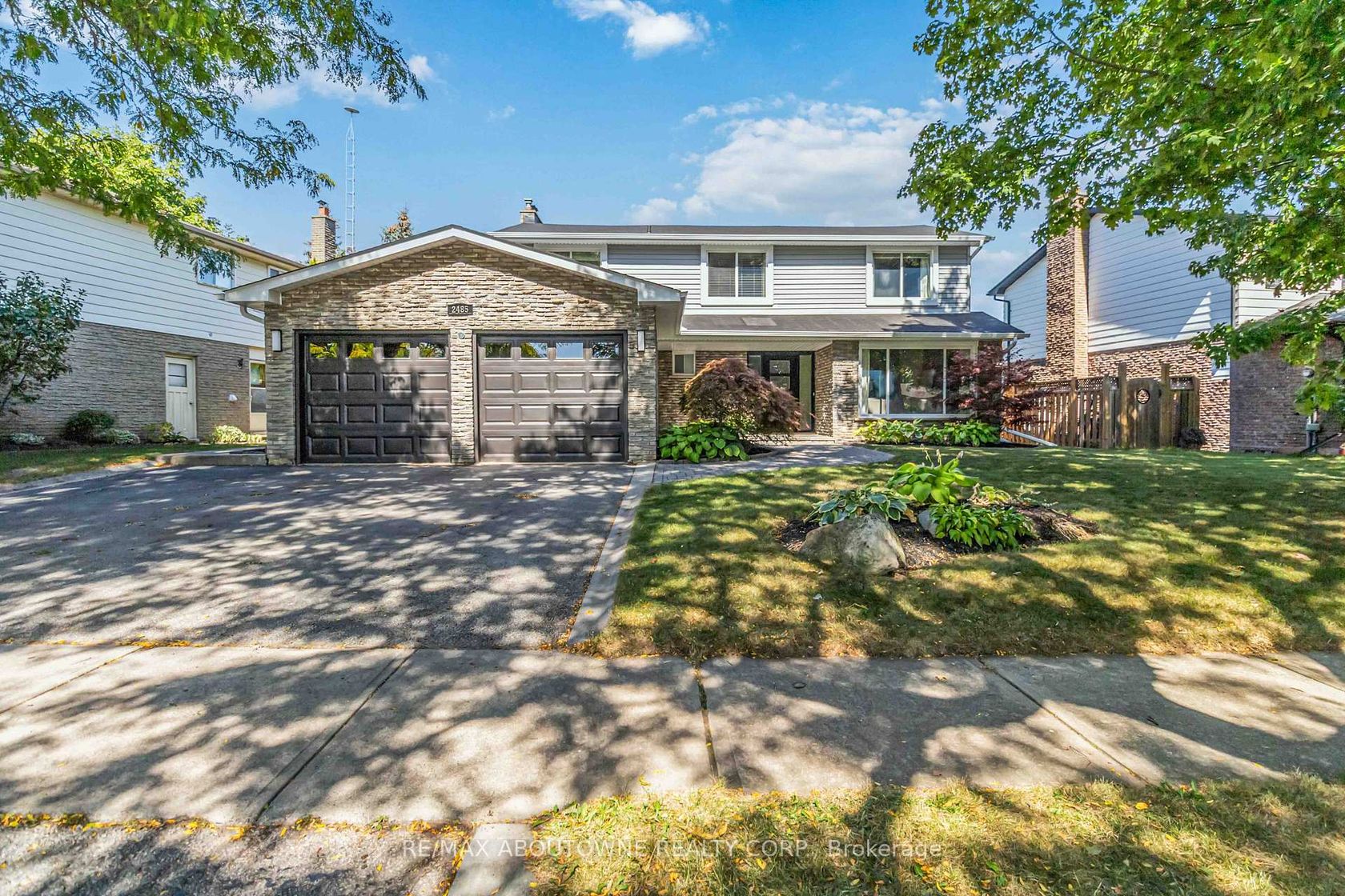 2485 Woburn Crescent, WO West, Oakville by Loree Meneguzzi Real Estate 2485 Woburn Crescent, WO West, Oakville