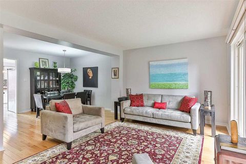Photo 1 at 7 Rodeo Pathway, Cliffside, Toronto