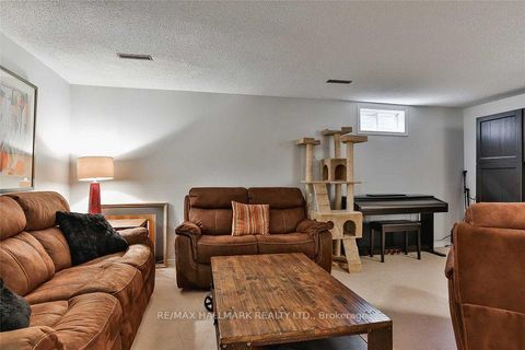 Photo 10 at 7 Rodeo Pathway, Cliffside, Toronto