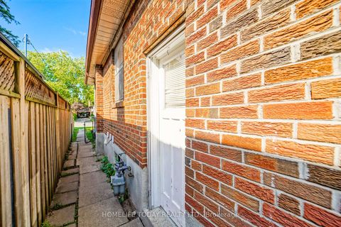 Photo 2 at 30 Melchior Drive, West Hill, Toronto