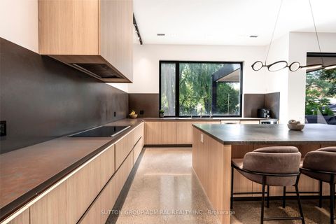 Photo 4 at 126 WOOD Lane, Mill Pond, Richmond Hill