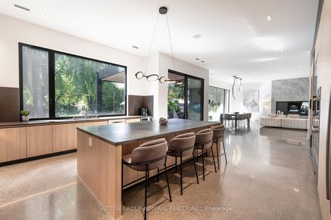 Photo 5 at 126 WOOD Lane, Mill Pond, Richmond Hill