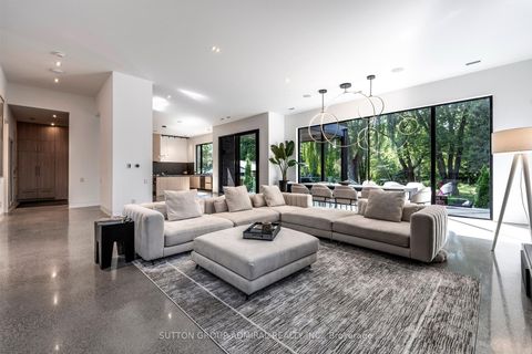 Photo 10 at 126 WOOD Lane, Mill Pond, Richmond Hill