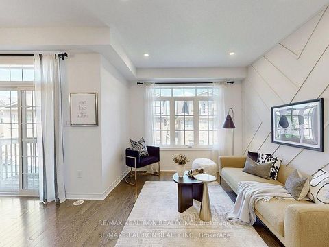 Photo 10 at 2 - 108 Dunlop Street, Crosby, Richmond Hill