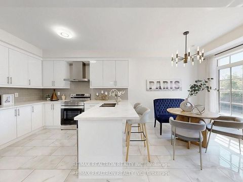 Photo 17 at 2 - 108 Dunlop Street, Crosby, Richmond Hill
