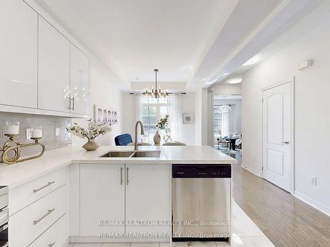 Photo 18 at 2 - 108 Dunlop Street, Crosby, Richmond Hill