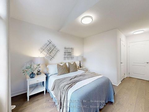 Photo 31 at 2 - 108 Dunlop Street, Crosby, Richmond Hill