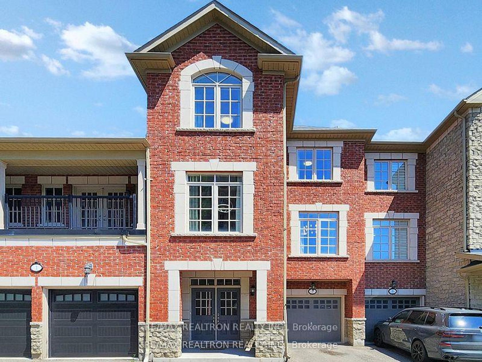 2 - 108 Dunlop Street, Crosby, Richmond Hill photo number 2 2 - 108 Dunlop Street, Crosby, Richmond Hill photo number 2