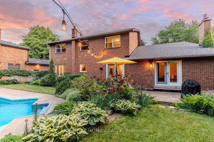 Photo 2 at 1456 Ballyclare Drive, Erindale, Mississauga