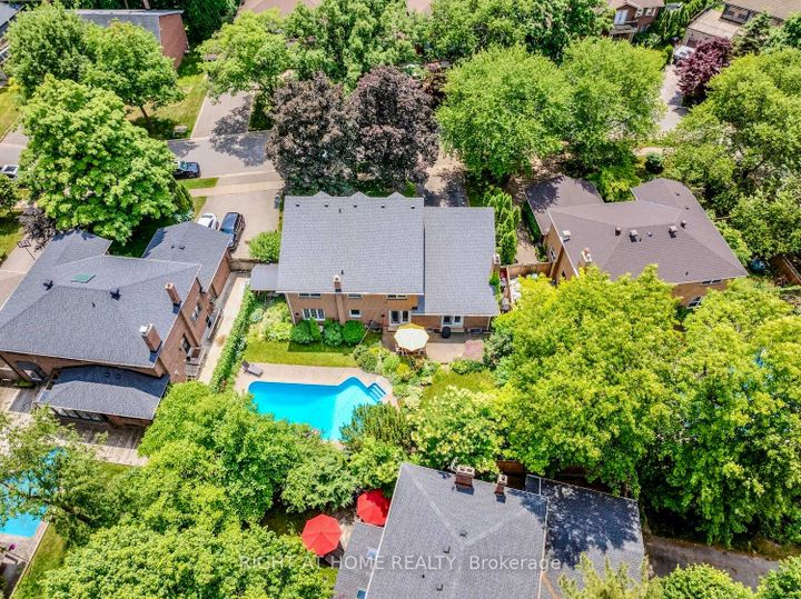 Photo 5 at 1456 Ballyclare Drive, Erindale, Mississauga