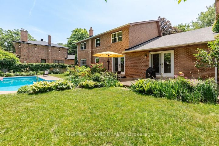 Photo 7 at 1456 Ballyclare Drive, Erindale, Mississauga