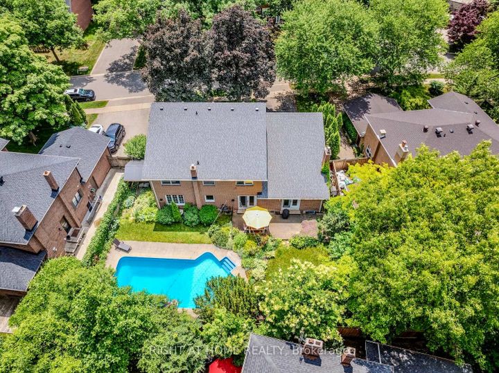 Photo 9 at 1456 Ballyclare Drive, Erindale, Mississauga
