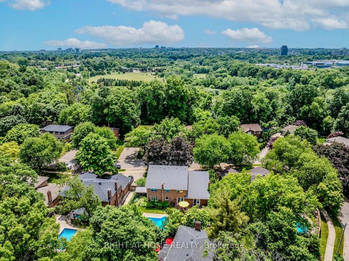Photo 10 at 1456 Ballyclare Drive, Erindale, Mississauga