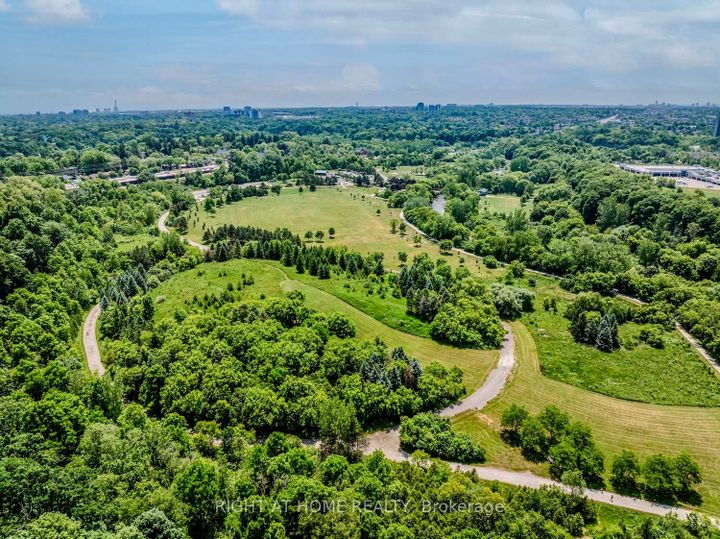 Photo 11 at 1456 Ballyclare Drive, Erindale, Mississauga