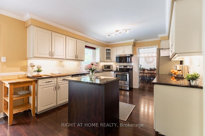Photo 18 at 1456 Ballyclare Drive, Erindale, Mississauga