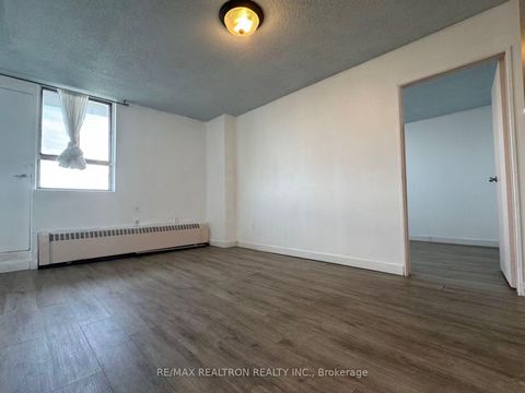 Photo 12 at 909 - 100 Dundalk Drive, Dorset Park, Toronto