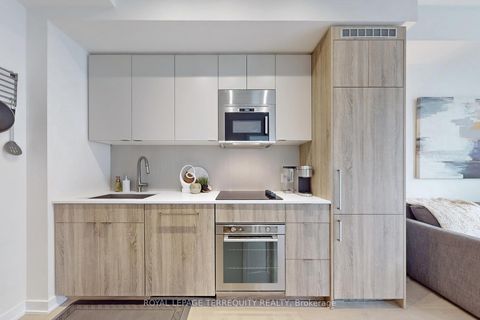 Photo 11 at 612 - 840 St Clair Avenue W, Oakwood Village, Toronto