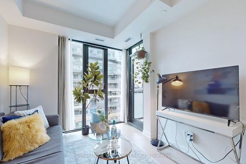 Photo 13 at 612 - 840 St Clair Avenue W, Oakwood Village, Toronto
